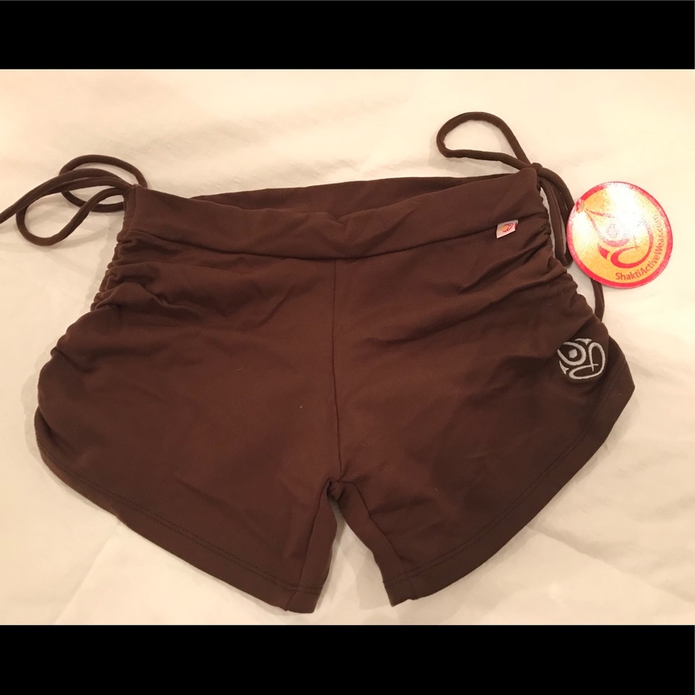 NWT Hot yoga shorts in brown, size Medium.